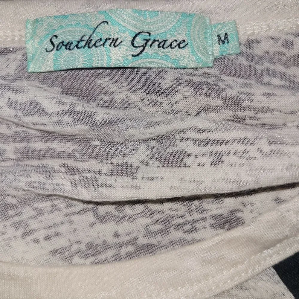 Southern Grace Softball Tee Size M - Picture 3 of 6